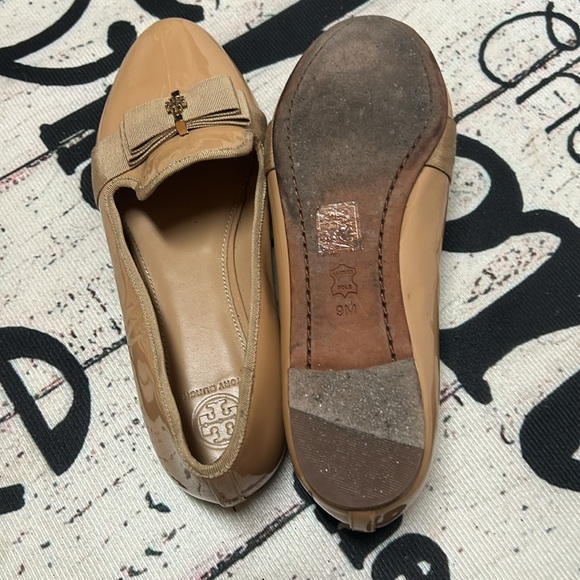 Tory Burch Nude Patent Leather Trudy Bow Gold Reva Smoking Flats 9 M Loafers - Picture 8 of 9